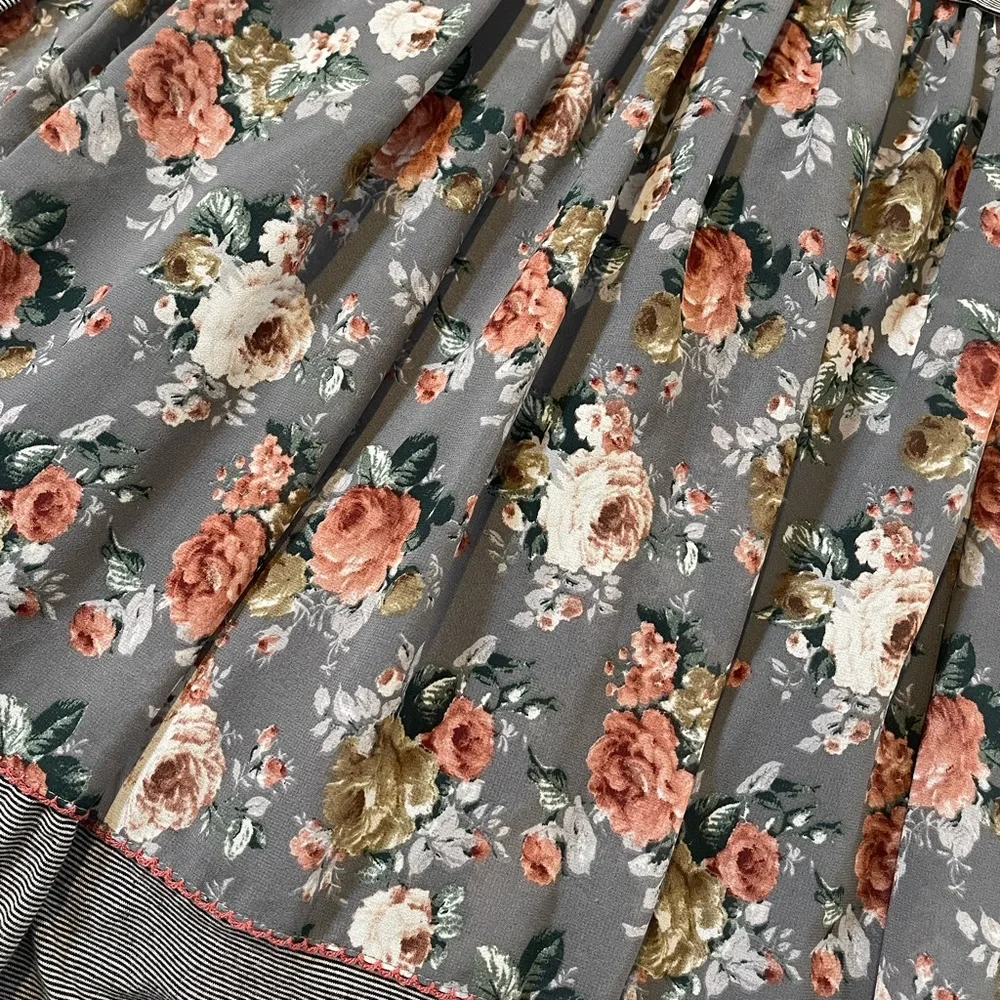 Iris & Ivy Gray Stripe and Floral, Long sleeve Girls Dress. Size 6X. Preloved. - Picture 3 of 10